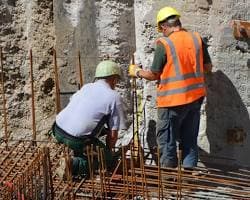 الفرق بين 'الأرخص' و'الأفضل' في مواد البناء: متى يجب أن تدفع أكثر؟